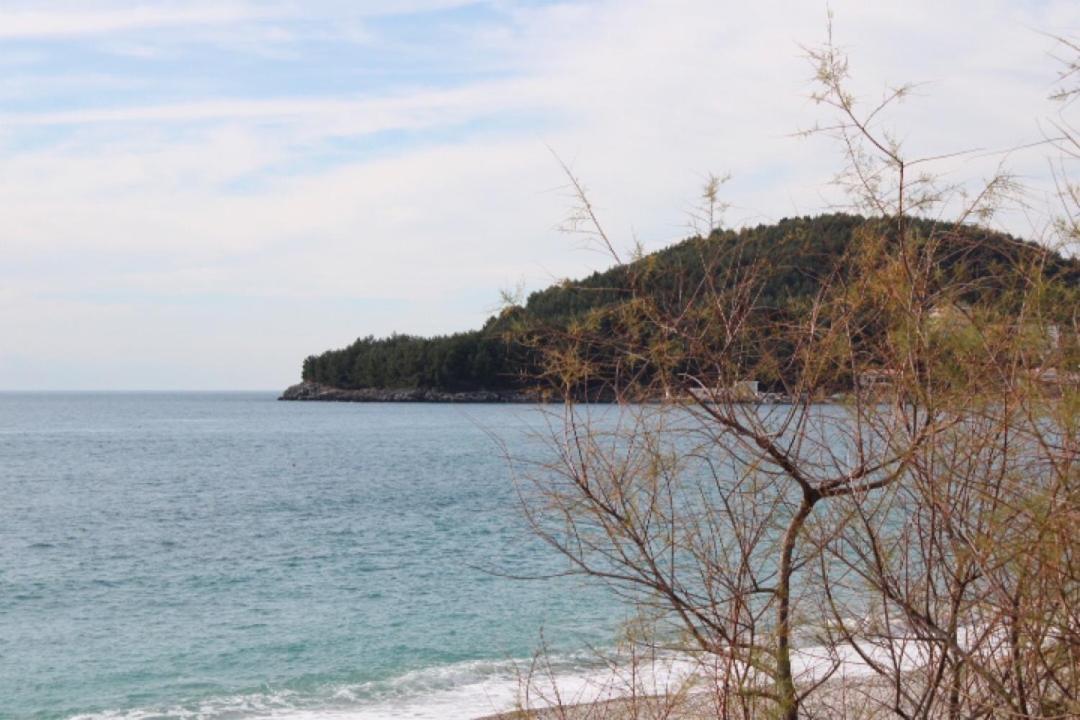 Hotel Portokali Himare Bagian luar foto