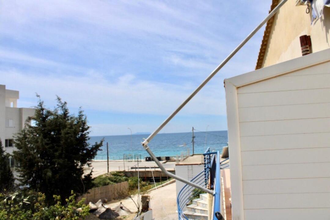 Hotel Portokali Himare Bagian luar foto