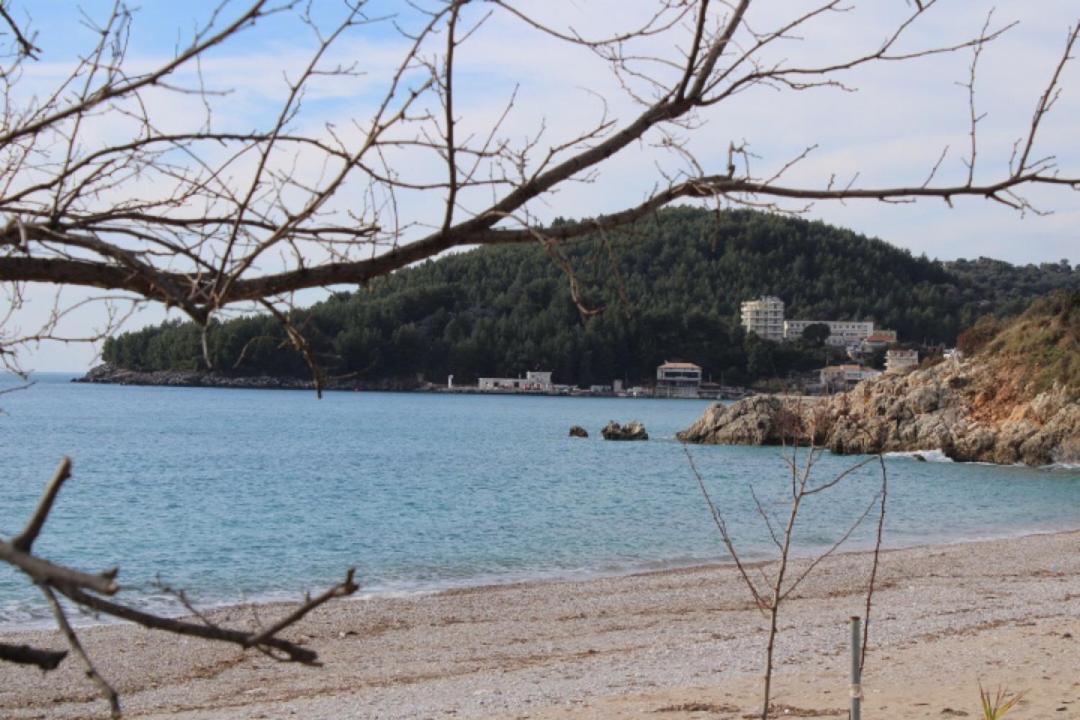 Hotel Portokali Himare Bagian luar foto