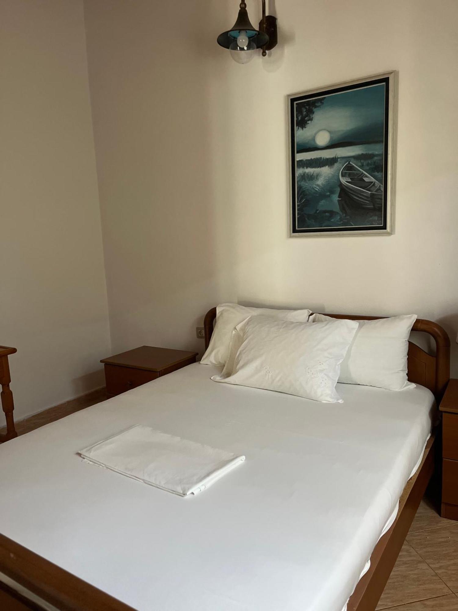 Hotel Portokali Himare Bagian luar foto