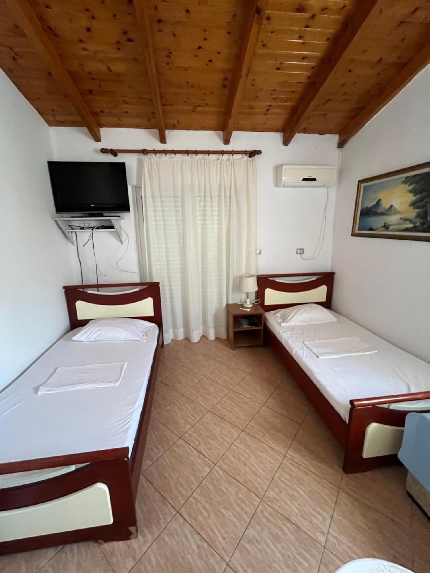 Hotel Portokali Himare Bagian luar foto