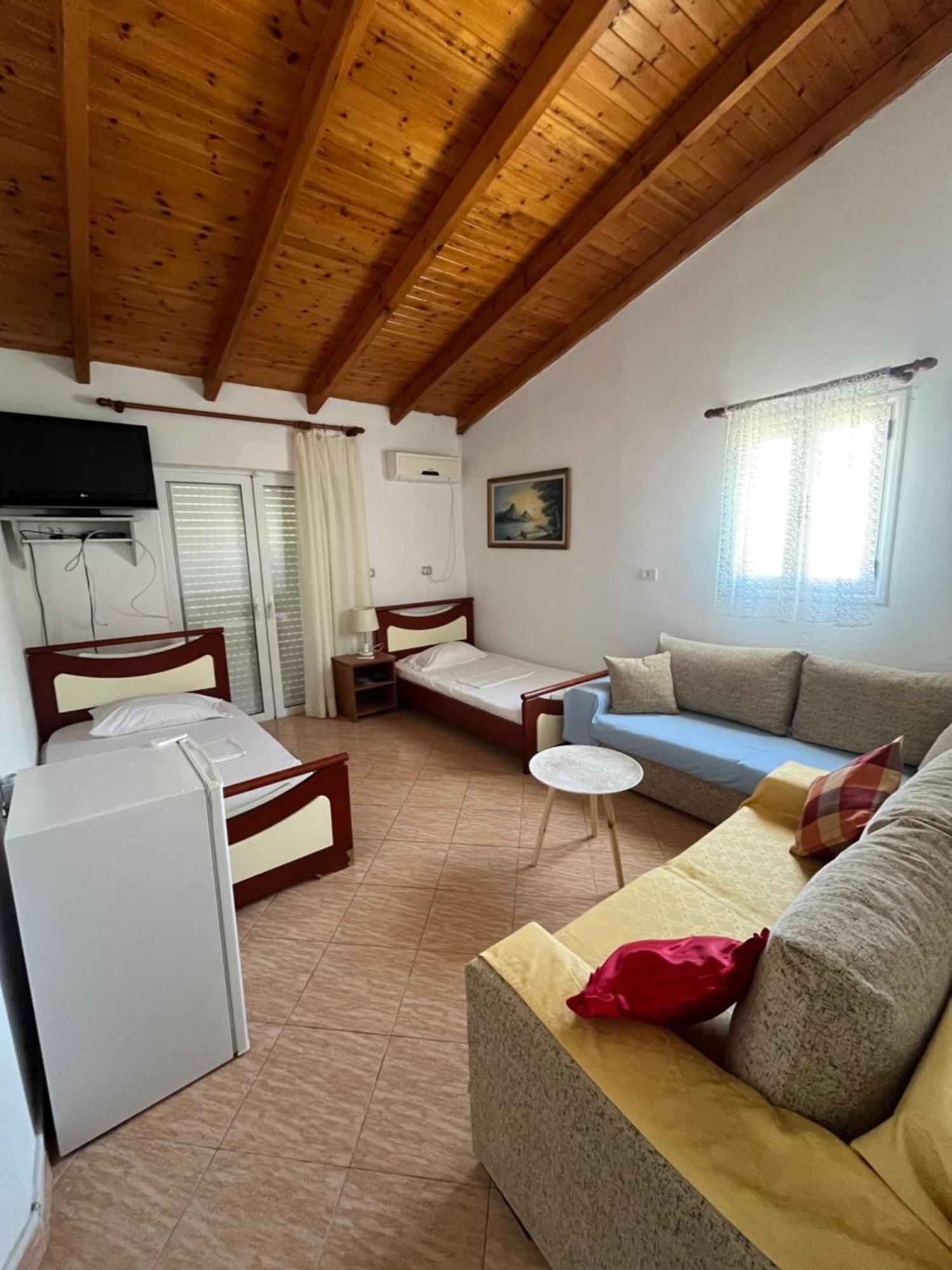 Hotel Portokali Himare Bagian luar foto
