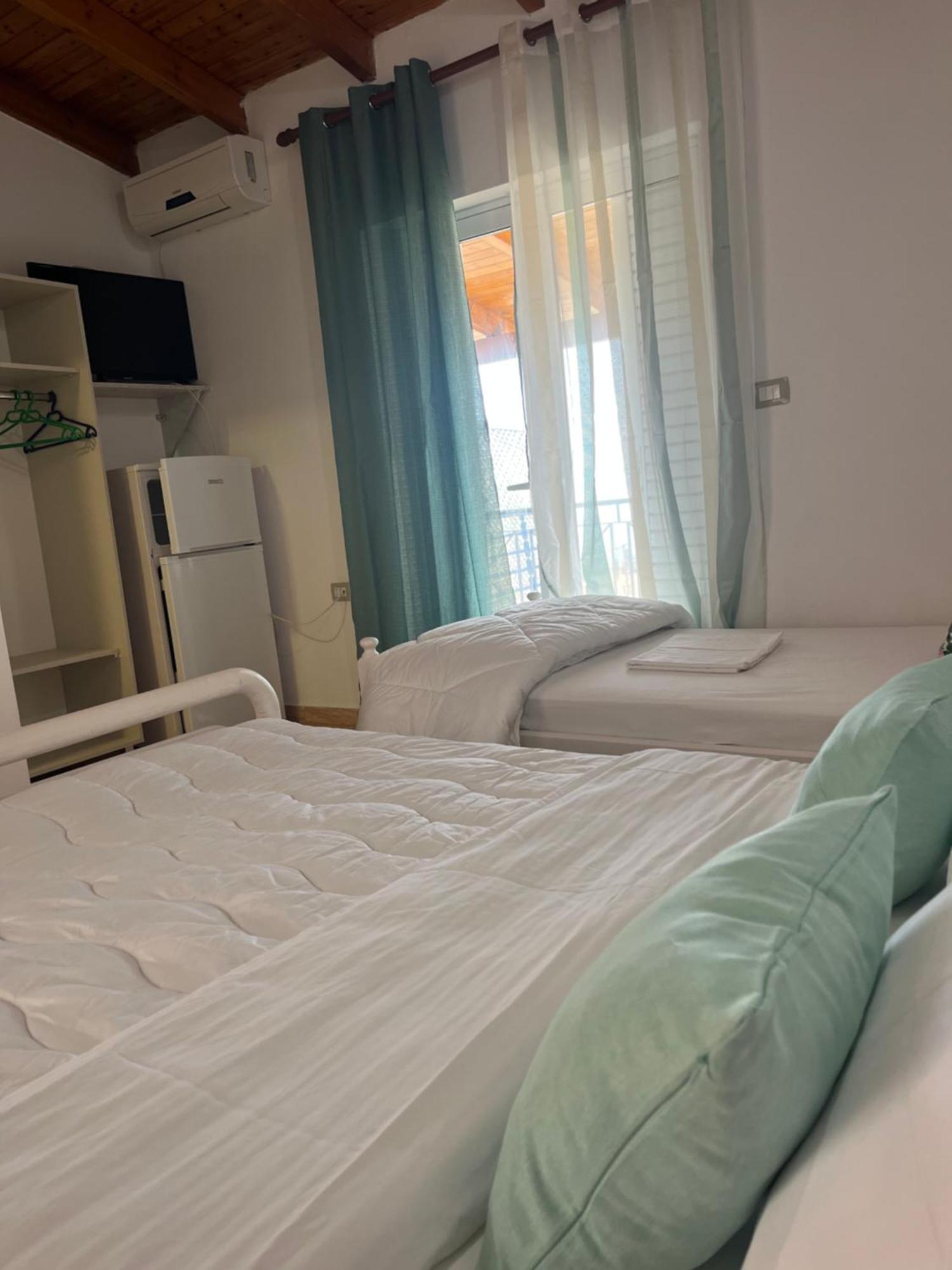 Hotel Portokali Himare Bagian luar foto