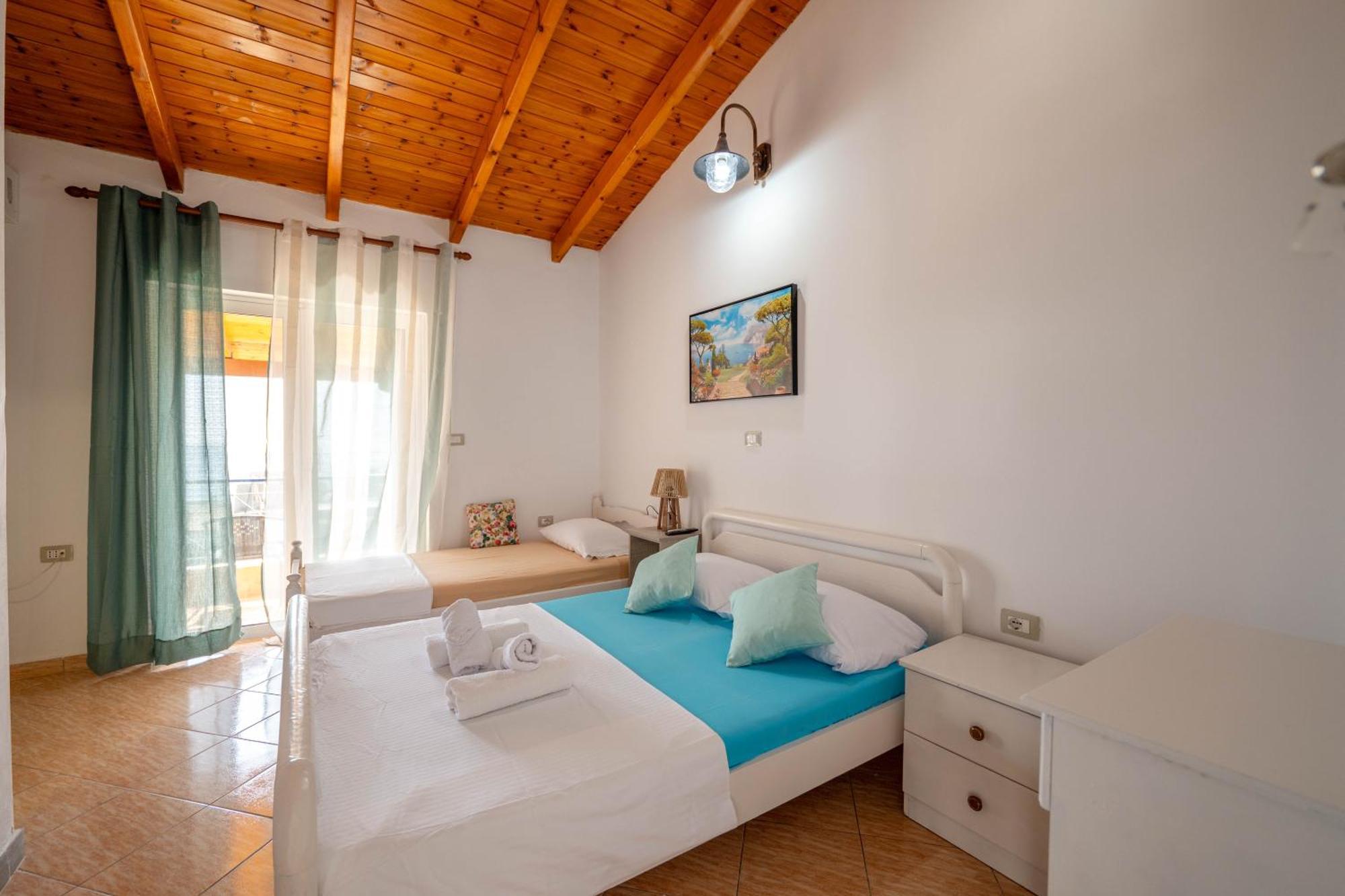 Hotel Portokali Himare Bagian luar foto