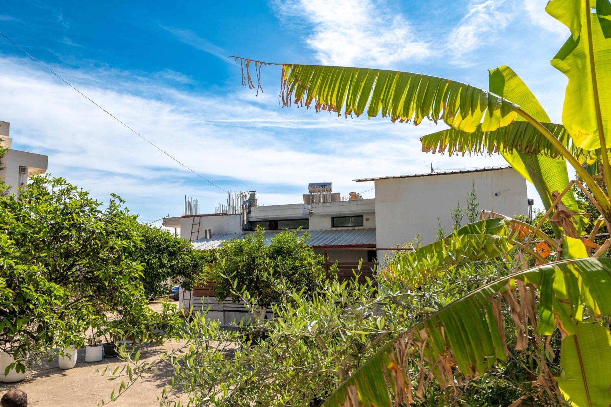 Hotel Portokali Himare Bagian luar foto