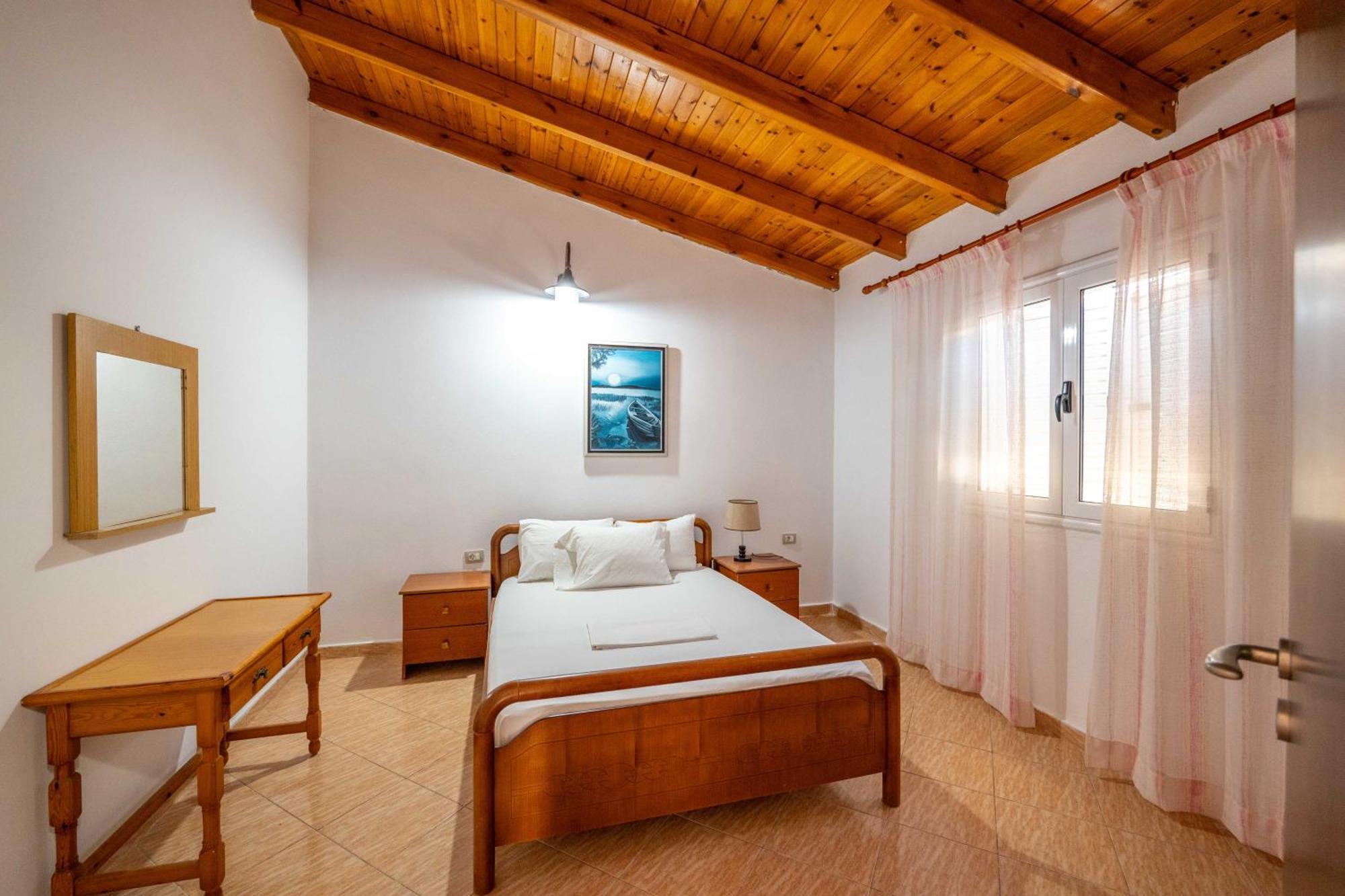 Hotel Portokali Himare Bagian luar foto