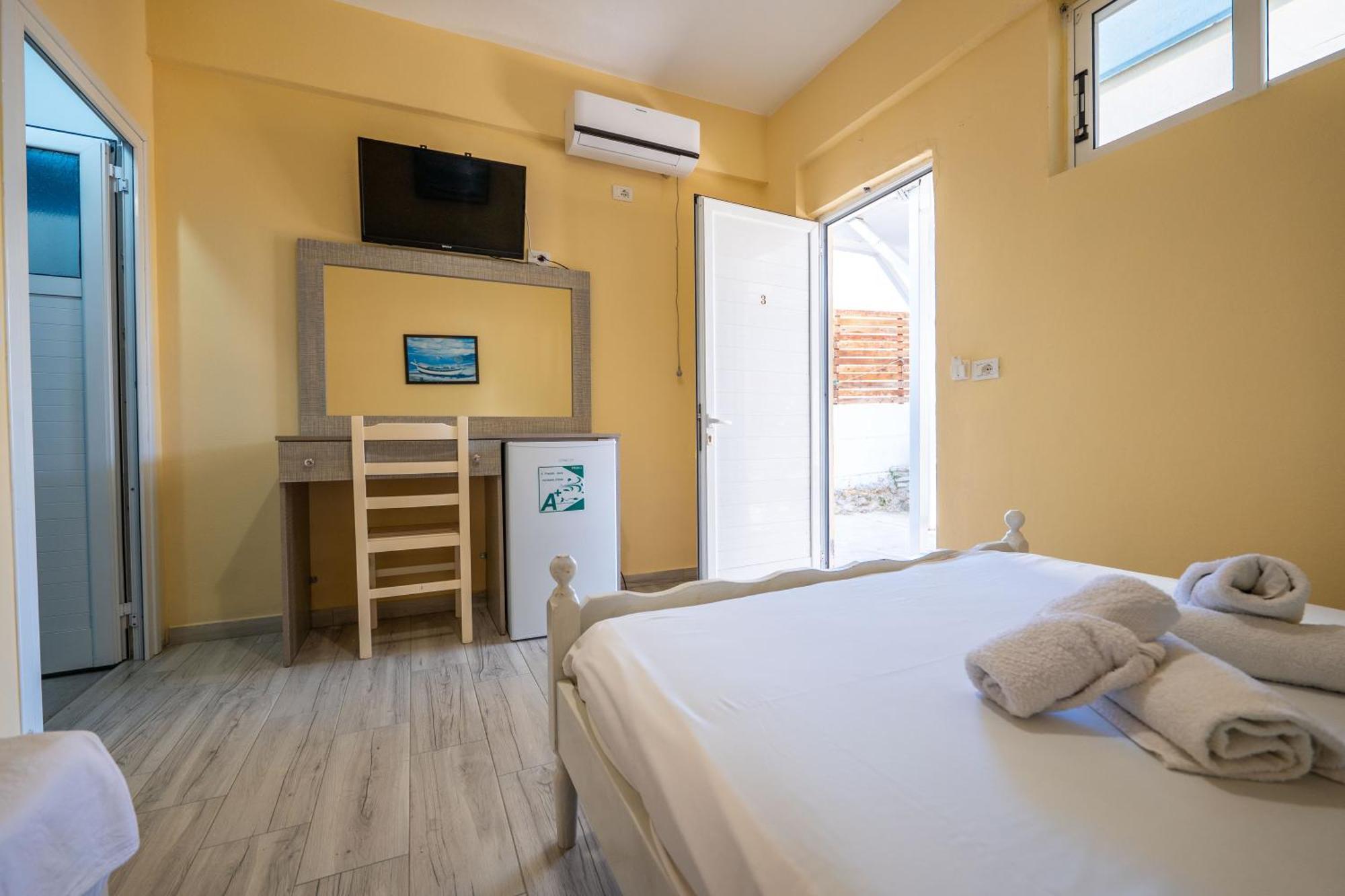Hotel Portokali Himare Bagian luar foto