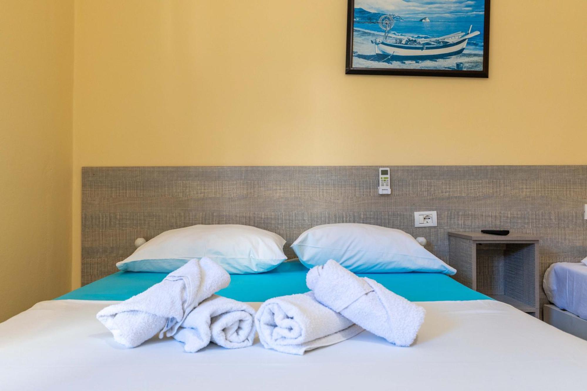 Hotel Portokali Himare Bagian luar foto