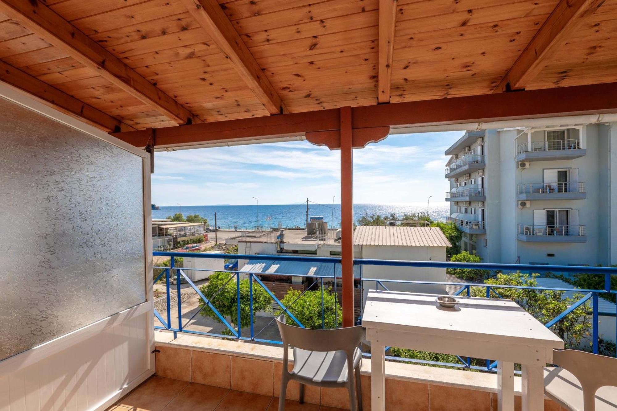 Hotel Portokali Himare Bagian luar foto