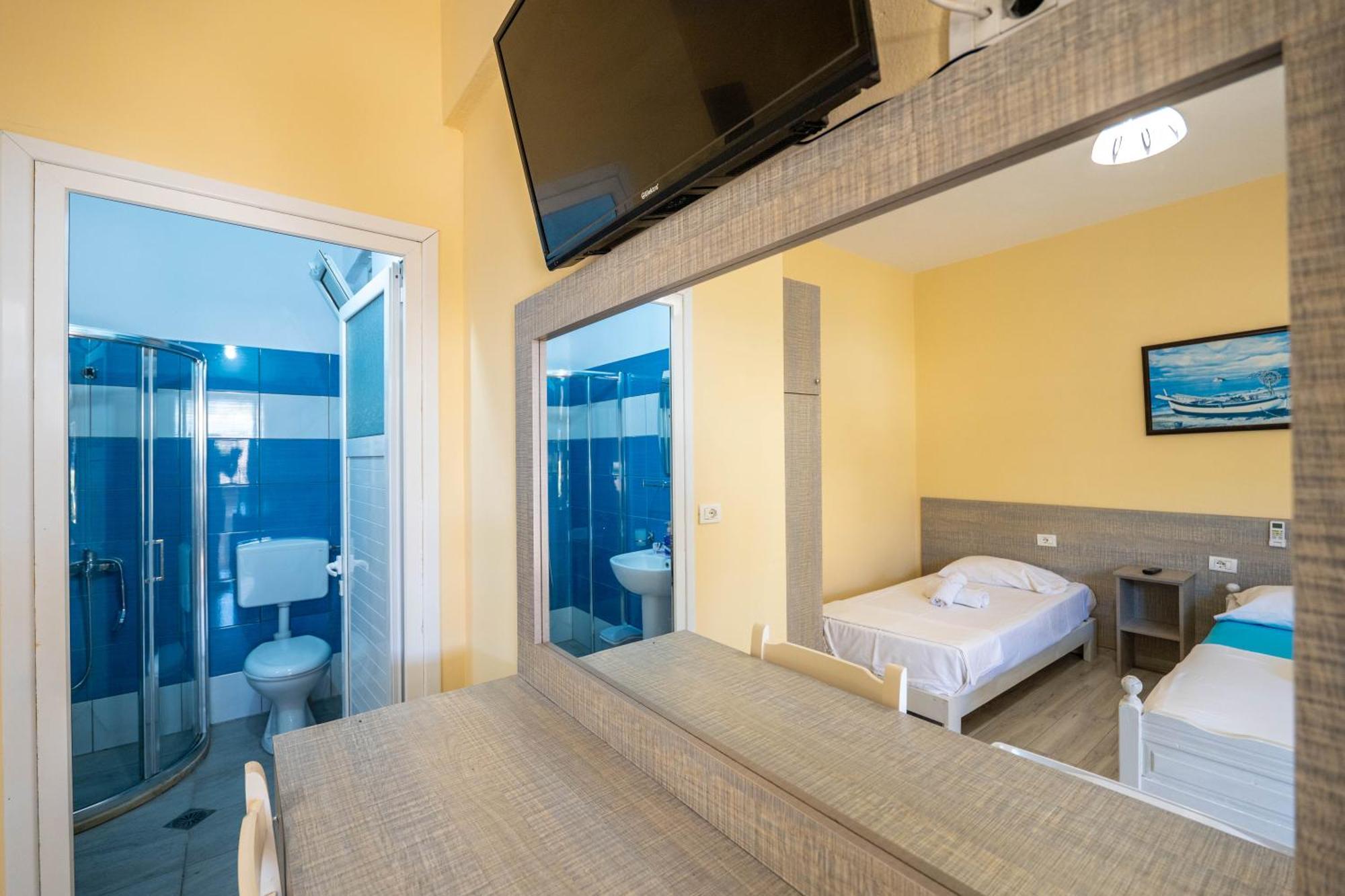 Hotel Portokali Himare Bagian luar foto