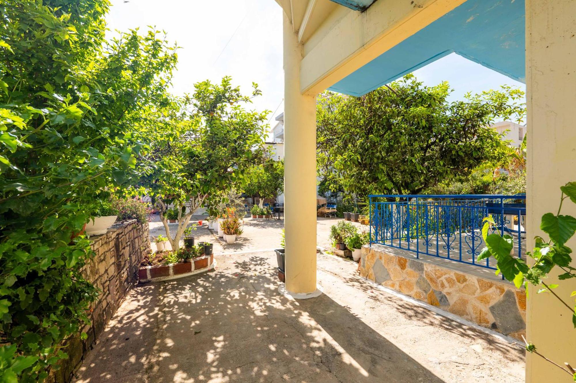 Hotel Portokali Himare Bagian luar foto